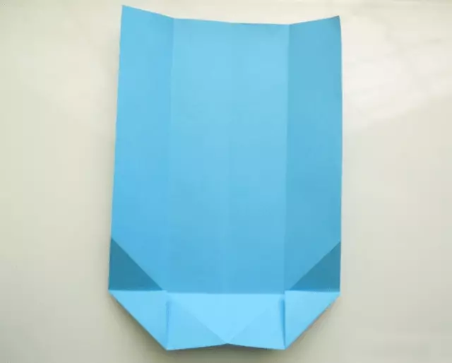 折り紙「タイとシャツ」：子供のための紙の折り紙の段階的なデザイン。どのようにお父さんへの贈り物として、2月23日にステップバイステップの手順にはがきを作るには？ 26952_15