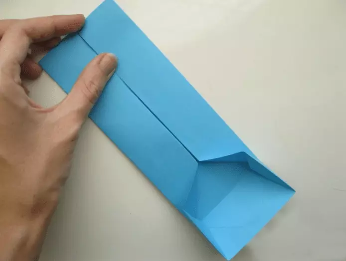 Оригами «галстукпен көйлек»: балаларға арналған оригамидің кезең-кезеңімен дизайны. 23 ақпанда степсаждық нұсқауларда ашықхатты қалай жасауға болады? 26952_16