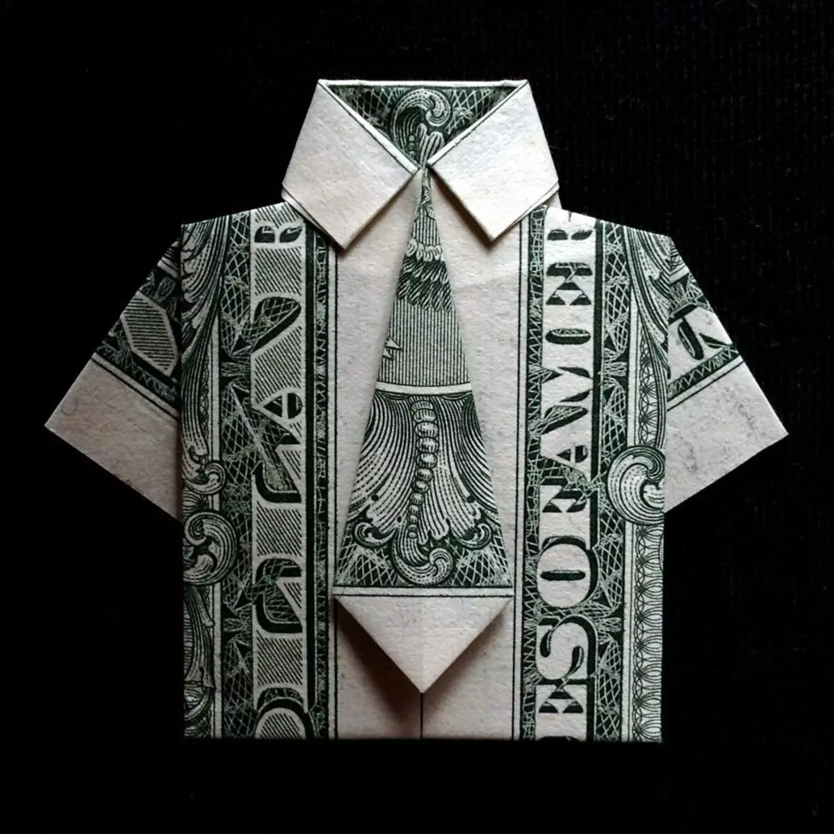 折り紙「タイとシャツ」：子供のための紙の折り紙の段階的なデザイン。どのようにお父さんへの贈り物として、2月23日にステップバイステップの手順にはがきを作るには？ 26952_3