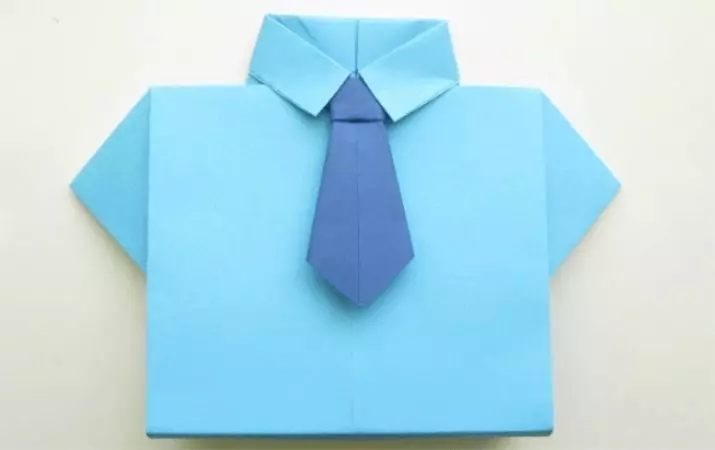 折り紙「タイとシャツ」：子供のための紙の折り紙の段階的なデザイン。どのようにお父さんへの贈り物として、2月23日にステップバイステップの手順にはがきを作るには？ 26952_33