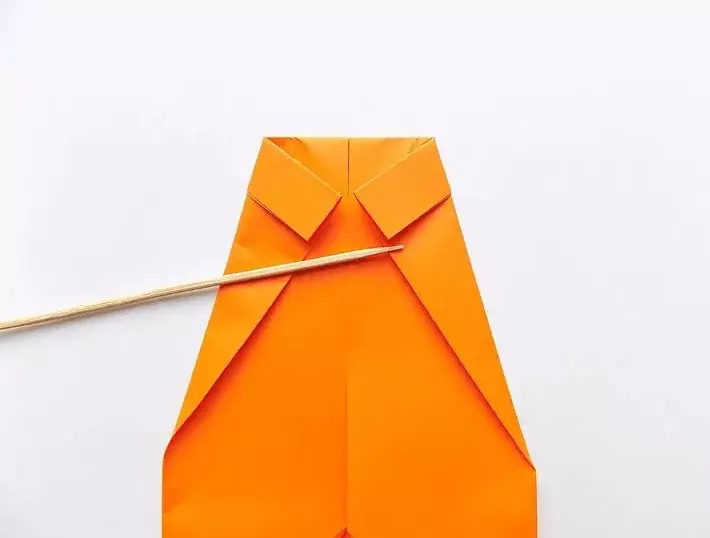 折り紙「タイとシャツ」：子供のための紙の折り紙の段階的なデザイン。どのようにお父さんへの贈り物として、2月23日にステップバイステップの手順にはがきを作るには？ 26952_41