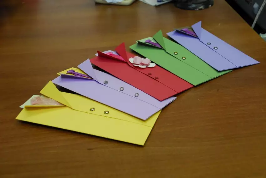 Origami“襯衫與領帶”：兒童紙摺紙的分階段設計。如何在2月23日逐步說明明信片作為爸爸的禮物？ 26952_45