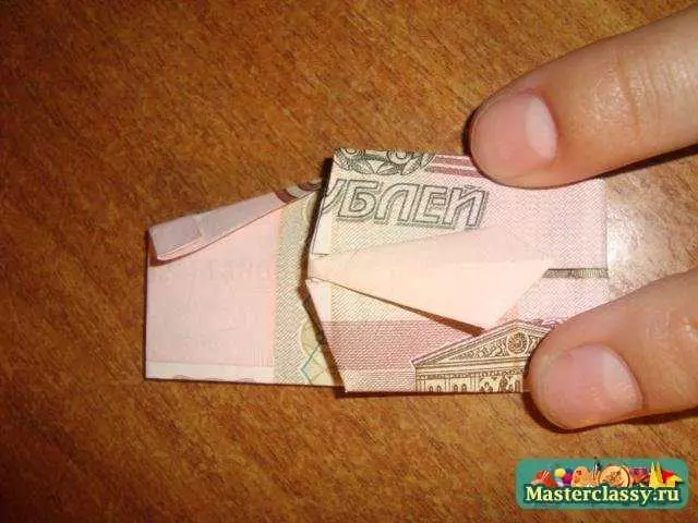 Origami «Շապիկով փողկապով». Երեխաների համար թղթի օրիգամիի ֆազալ ձեւավորում: Ինչպես կատարել բացիկի բացիկ, փետրվարի 23-ին, որպես նվեր հայրիկի համար: 26952_69