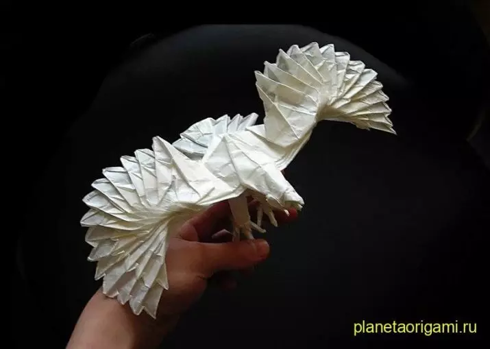 Papel para origami (27 fotos): ¿Qué es lo que parece y lo que se necesita para la creatividad? Lo que es diferente de la habitual y que mejor es adecuado para la densidad? 26955_13