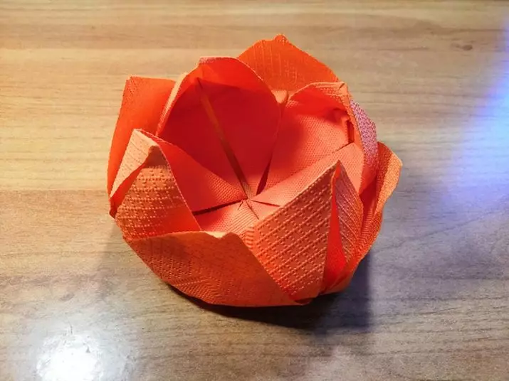 Papel para origami (27 fotos): ¿Qué es lo que parece y lo que se necesita para la creatividad? Lo que es diferente de la habitual y que mejor es adecuado para la densidad? 26955_15