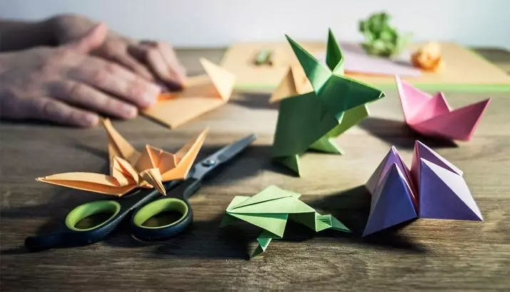 Papper för origami (27 bilder): Hur ser det ut och vad som behövs för kreativitet? Vad är annorlunda än det vanliga och vad bättre är lämplig för densitet? 26955_18