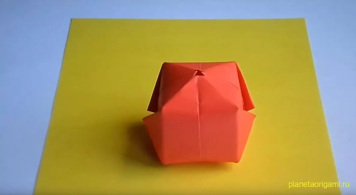 Орігамі «Бомбочка»: схема складання водяній бомбочки з паперу. Як зробити базову форму покроково з листа А4? 26957_8