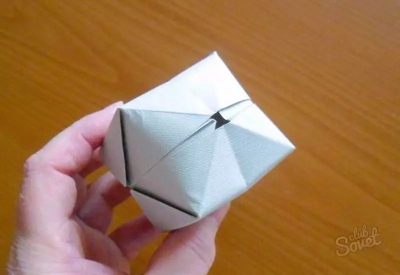 Origami «ռմբակոծություն». Թղթի ջրային ռմբակոծության դասավորություն: Ինչպես կատարել քայլի հիմնական ձեւը A4 քայլով: 26957_9