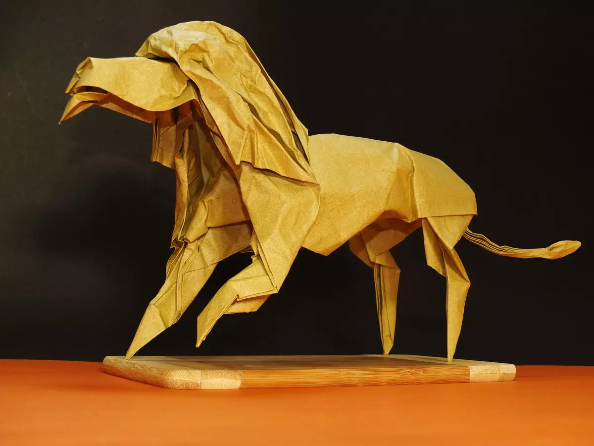 Origami sub forma unui leu: cum să o facă din hârtie conform schemei cu bypass pas cu copii? Instrucțiuni pentru crearea unui complex modular Origami pentru începători 26968_3
