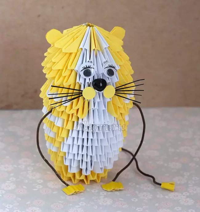 Origami sub forma unui leu: cum să o facă din hârtie conform schemei cu bypass pas cu copii? Instrucțiuni pentru crearea unui complex modular Origami pentru începători 26968_33