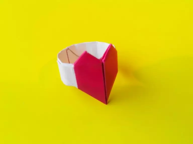 Origami de papel sen cola: como facer unha artesanía de folla A4 sen tesoiras e cola coas túas propias mans paso a paso segundo o esquema? Opcións fáciles 26971_26