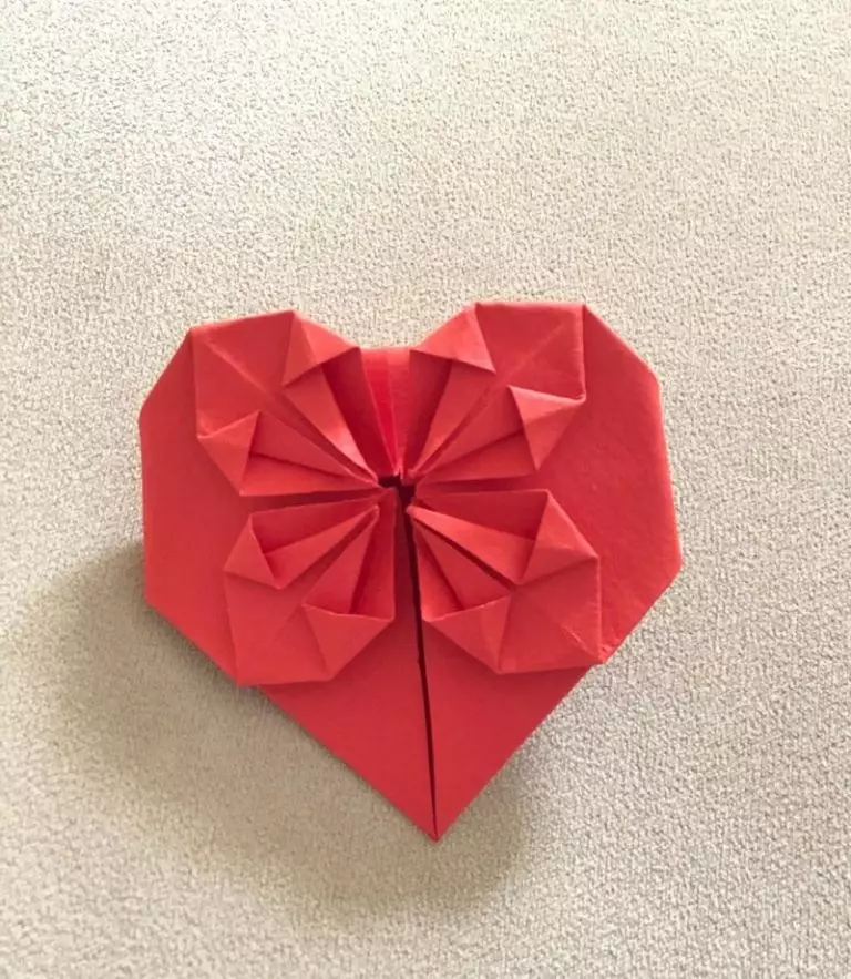 Origami de papel sen cola: como facer unha artesanía de folla A4 sen tesoiras e cola coas túas propias mans paso a paso segundo o esquema? Opcións fáciles 26971_4