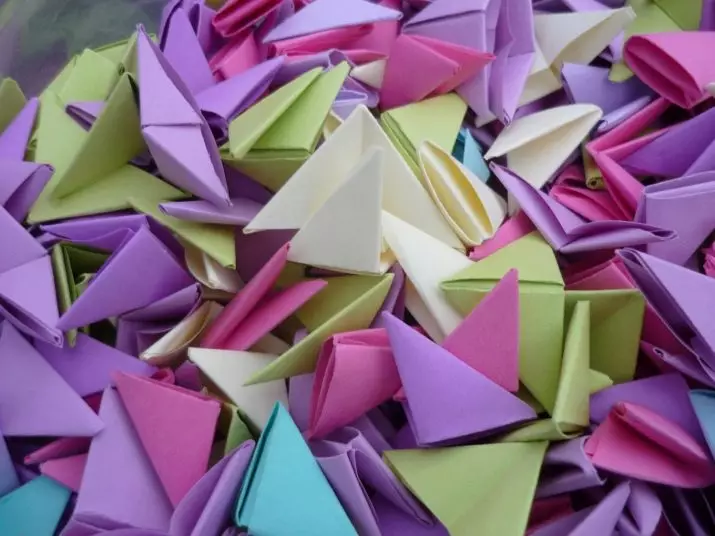 Origami modular dalam bentuk telur Paskah: Arahan langkah demi langkah untuk memasang telur dari modul di pendirian, skim untuk pemula 26978_11