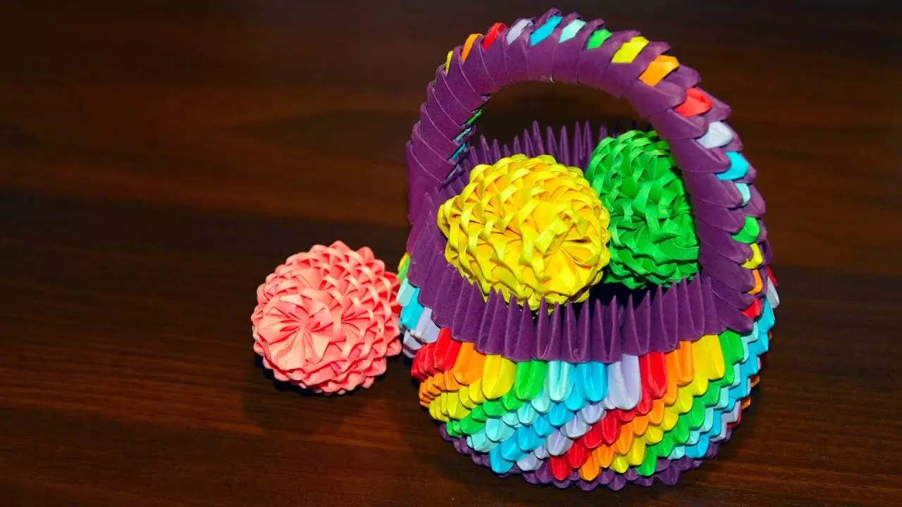 Origami modulari sotto forma di un uovo di Pasqua: istruzioni passo-passo per assemblare uova da moduli sullo stand, schemi per principianti 26978_5