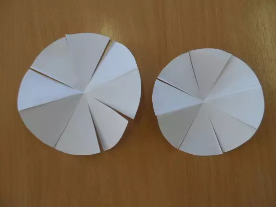 Origami «Waterweewwear» (40 լուսանկար). Ինչպես ծաղիկ պատրաստել թղթի վրա ձեր սեփական ձեռքերով փուլային սխեմայով: Սկսնակների համար մոդուլային օրիգամի ստեղծելու քայլ առ քայլ հրահանգներ 26980_17