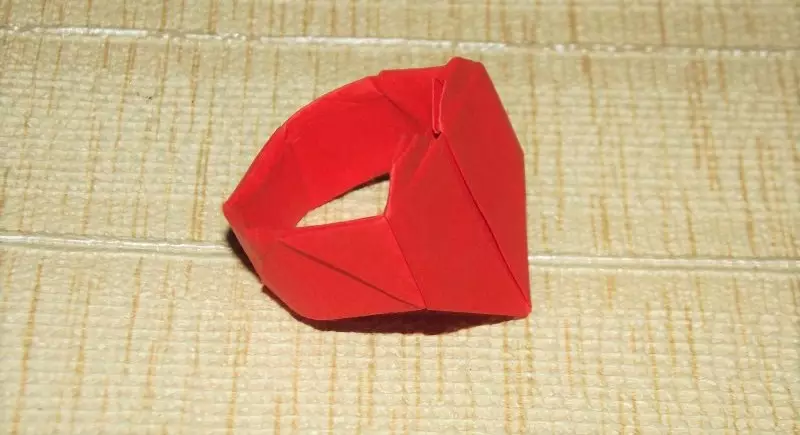 Origami rau cov ntxhais: Yuav ua li cas thiaj ua rau lawv los ntawm ntawv rau cov menyuam yaus 6-10 xyoo? Schemes ntawm cov khoom siv tes ua txawv. Yuav ua li cas ua kom zoo nkauj theem? 26985_9