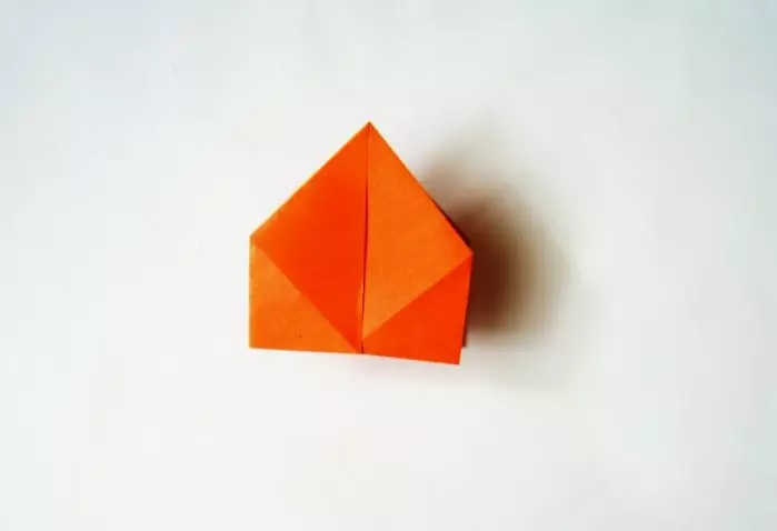 Оригами тартмасы: Капка белән үз кулыгыз белән кәгазь тартма ясарга? Схемада сандык-мәче ничек тартырга? Адымсыз күрсәткечләр белән иң гади оригами пакетлары 26986_14
