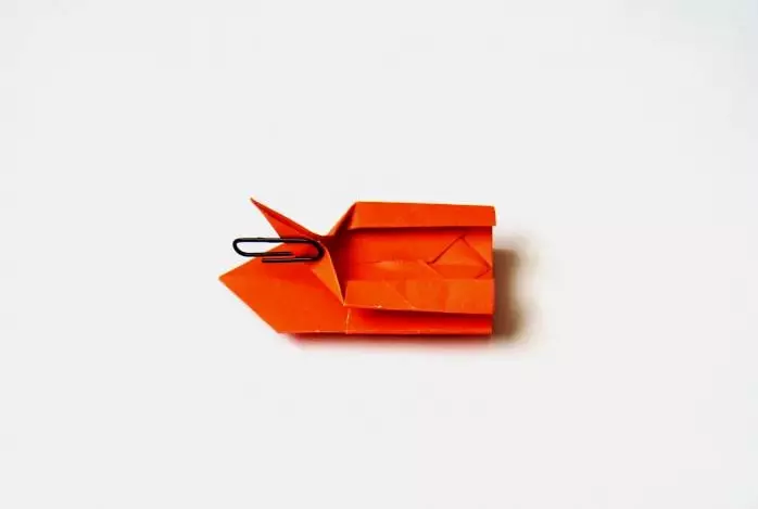 Origami Box: Hoe maak je een papieren doos met je eigen handen met een deksel? Hoe een box-kat in de regeling te vouwen? De meest eenvoudige origami-pakketten op stapsgewijze instructies zonder lijm 26986_15