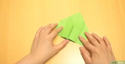 Origami box: Paano gumawa ng isang kahon ng papel gamit ang iyong sariling mga kamay sa isang talukap ng mata? Paano tiklupin ang isang box-cat sa scheme? Ang pinaka-simpleng mga pakete ng origami sa mga sunud-sunod na tagubilin nang walang kola 26986_46