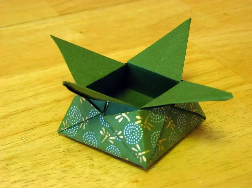 Оригами тартмасы: Капка белән үз кулыгыз белән кәгазь тартма ясарга? Схемада сандык-мәче ничек тартырга? Адымсыз күрсәткечләр белән иң гади оригами пакетлары 26986_51