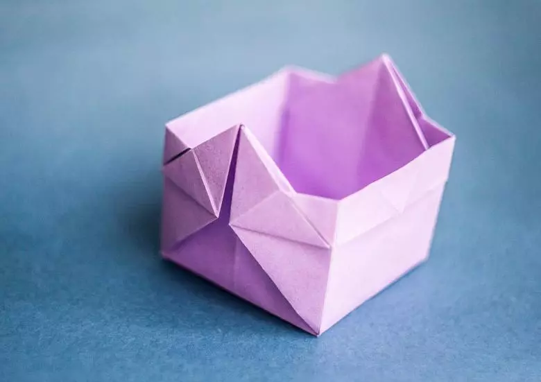 Caixa de origami: como facer unha caixa de papel coas túas propias mans cunha tapa? Como dobrar unha caixa-gato no esquema? Os paquetes de origami máis sinxelos en instrucións paso a paso sen cola 26986_6