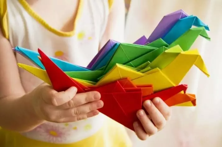 Origami fan papier foar bern foar bern 5-6 jier: Stap-by-stapskema's, ienfâldige ambachten mei har eigen hannen. Hoe maklik it is om in waarme klasse te dwaan op 'e begjinners fan' e Master-klasse? 26988_12