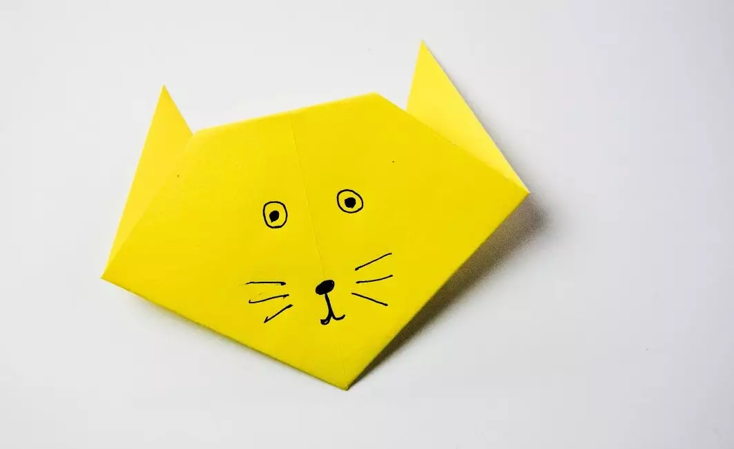 Origami թղթի համար 5-6 տարեկան երեխաների համար. Քայլ առ քայլ սխեմաներ, պարզ արհեստներ իրենց ձեռքերով: Որքան հեշտ է վարպետության դասի սկսնակների վրա ջերմ դաս անել: 26988_27