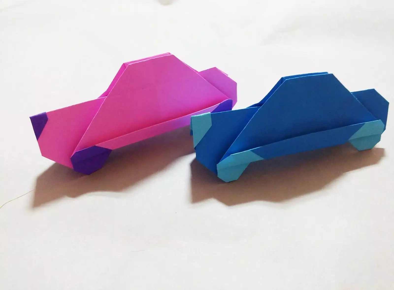 Origami de papel para crianças 5-6 anos de idade: esquemas passo-a-passo, artesanato simples com suas próprias mãos. Quão fácil é fazer uma aula de calor nos iniciantes da Master Class? 26988_51