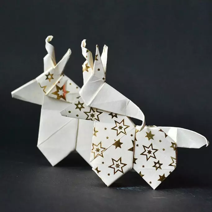 Оригами «Unicorn»: оны балалардың схемасына сәйкес қағаздан қалай жасауға болады? Қалай басын оңай жасауға болады? Жаңадан бастаушыларға арналған кезең-кезеңмен модульдік оригами 27002_6