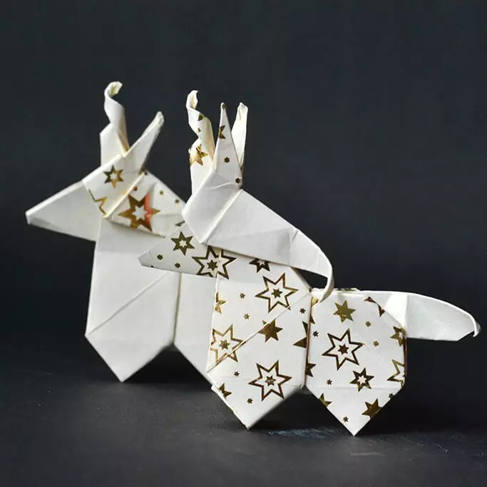 Origami «Unicorn»: πώς να το κάνετε από χαρτί, ανάλογα με το σχήμα με τα παιδιά; Πώς να κάνει ένα κεφάλι εύκολο; Σταδιακή modular origami για αρχάριους 27002_6