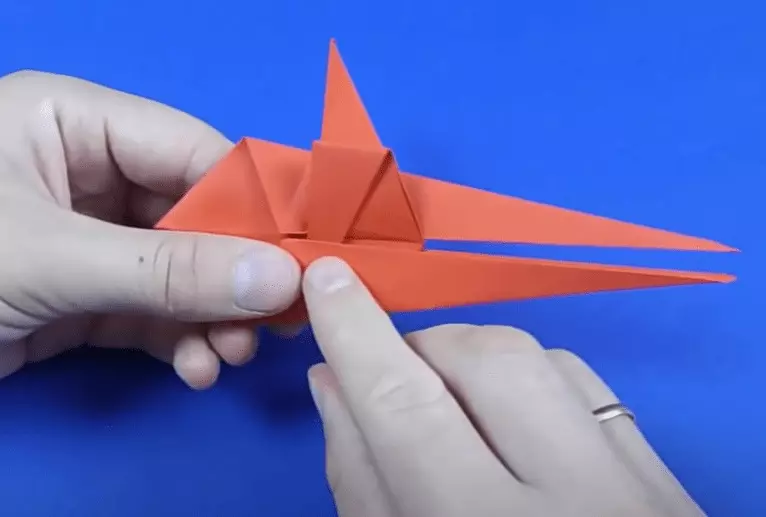 Оригами «Тікұшақ»: Қадамдық нұсқауларға қалай құруға болады? Модульдік оригами, балаларға арналған әскери тікұшақ түріндегі қолөнер схемасы 27005_12