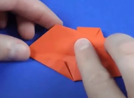 Оригами «Тікұшақ»: Қадамдық нұсқауларға қалай құруға болады? Модульдік оригами, балаларға арналған әскери тікұшақ түріндегі қолөнер схемасы 27005_17
