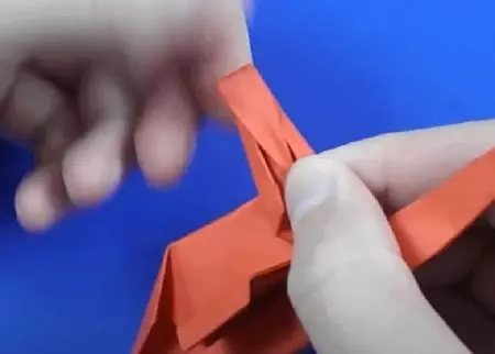 Оригами «Тікұшақ»: Қадамдық нұсқауларға қалай құруға болады? Модульдік оригами, балаларға арналған әскери тікұшақ түріндегі қолөнер схемасы 27005_21