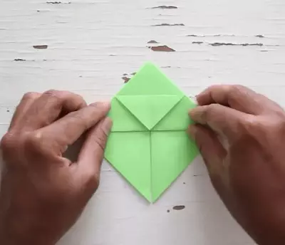 Origami-զամբյուղ: Հավաքովի օրիգամիի թղթից եւ պարզ զամբյուղ սեփական ձեռքերով. Ինչպես կատարել մի զամբյուղի, ըստ սխեմայի երեխաների համար. 27010_14