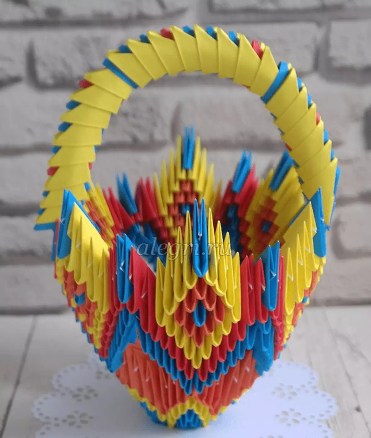 Origami-savat: qog'ozdan modulli origami va o'z qo'llari bilan oddiy savat. Bolalar uchun sxema bo'yicha qanday savat yasash kerak? 27010_18