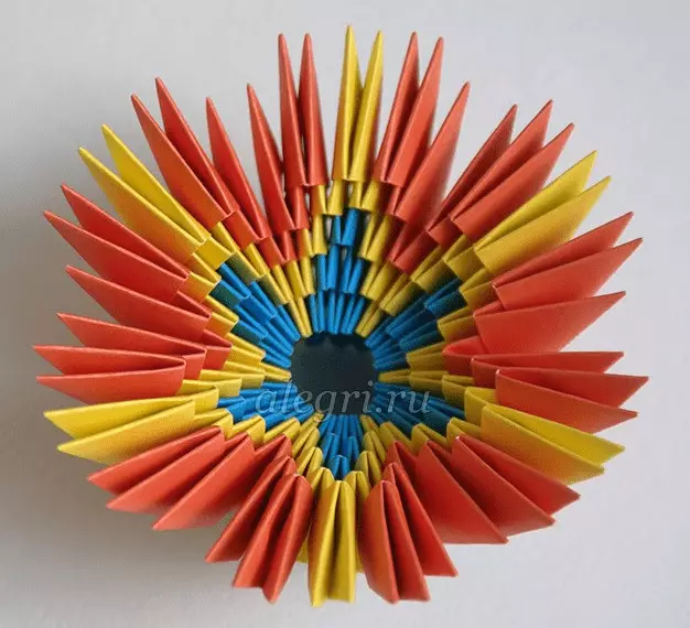 Origami-savat: qog'ozdan modulli origami va o'z qo'llari bilan oddiy savat. Bolalar uchun sxema bo'yicha qanday savat yasash kerak? 27010_21