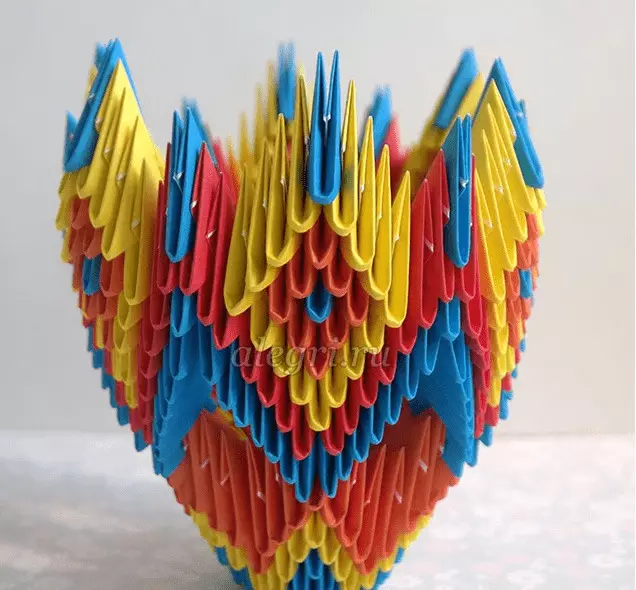 Origami-զամբյուղ: Հավաքովի օրիգամիի թղթից եւ պարզ զամբյուղ սեփական ձեռքերով. Ինչպես կատարել մի զամբյուղի, ըստ սխեմայի երեխաների համար. 27010_25