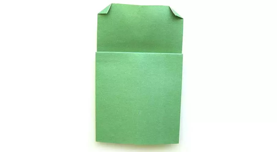 紙の折り紙「ドレス」：子供のためのスキーム。どのように3月8日にお母さんのステップバイパスのためのあなた自身の手で折り紙を作るには？指示に従ってドレスケースを折るする方法？ 27013_27