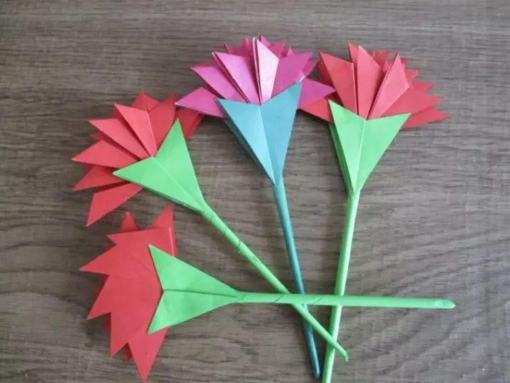 Origami „Karanfil”: kako napraviti cvijet papira s djecom na korak-po-korak upute sa svoje ruke? Proizvodnja modularni origami 23. veljače 27021_32