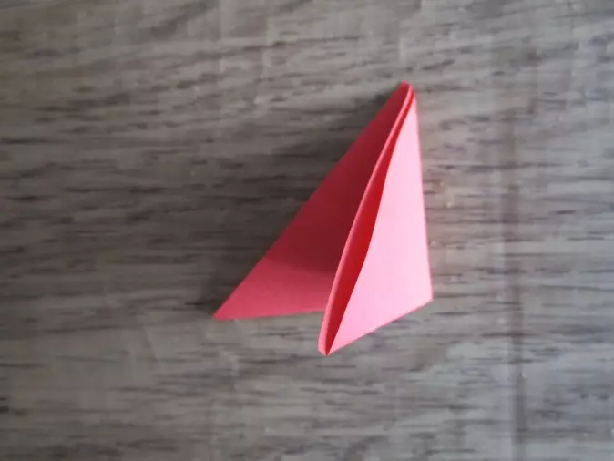 តើធ្វើដូចម្តេចដើម្បីធ្វើឱ្យផ្កាក្រដាសជាមួយកុមារក្នុងការណែនាំជាជំហាន ៗ ដោយដៃរបស់អ្នកផ្ទាល់? ផលិតកម្ម Origami ម៉ូឌុលនៅថ្ងៃទី 23 ខែកុម្ភៈ 27021_36