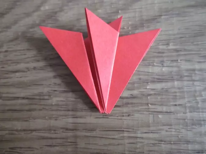 តើធ្វើដូចម្តេចដើម្បីធ្វើឱ្យផ្កាក្រដាសជាមួយកុមារក្នុងការណែនាំជាជំហាន ៗ ដោយដៃរបស់អ្នកផ្ទាល់? ផលិតកម្ម Origami ម៉ូឌុលនៅថ្ងៃទី 23 ខែកុម្ភៈ 27021_43