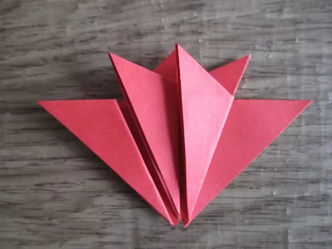 តើធ្វើដូចម្តេចដើម្បីធ្វើឱ្យផ្កាក្រដាសជាមួយកុមារក្នុងការណែនាំជាជំហាន ៗ ដោយដៃរបស់អ្នកផ្ទាល់? ផលិតកម្ម Origami ម៉ូឌុលនៅថ្ងៃទី 23 ខែកុម្ភៈ 27021_44
