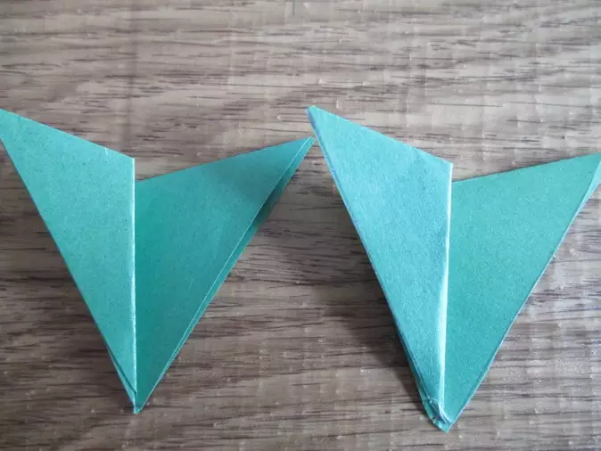 តើធ្វើដូចម្តេចដើម្បីធ្វើឱ្យផ្កាក្រដាសជាមួយកុមារក្នុងការណែនាំជាជំហាន ៗ ដោយដៃរបស់អ្នកផ្ទាល់? ផលិតកម្ម Origami ម៉ូឌុលនៅថ្ងៃទី 23 ខែកុម្ភៈ 27021_52