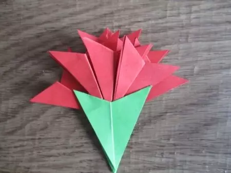 Origami „Karanfil”: kako napraviti cvijet papira s djecom na korak-po-korak upute sa svoje ruke? Proizvodnja modularni origami 23. veljače 27021_53
