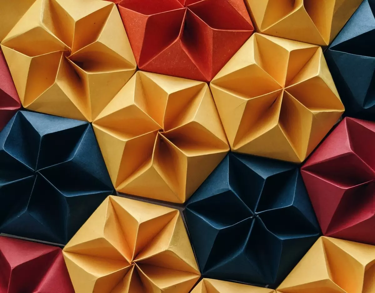 Origami ისტორია: მოდულური წარმოშობის გაჩენა. ვინ გამოიგონა და რა წელიწადში? Origami ქაღალდი ბავშვებისთვის თანამედროვე მსოფლიოში 27025_18