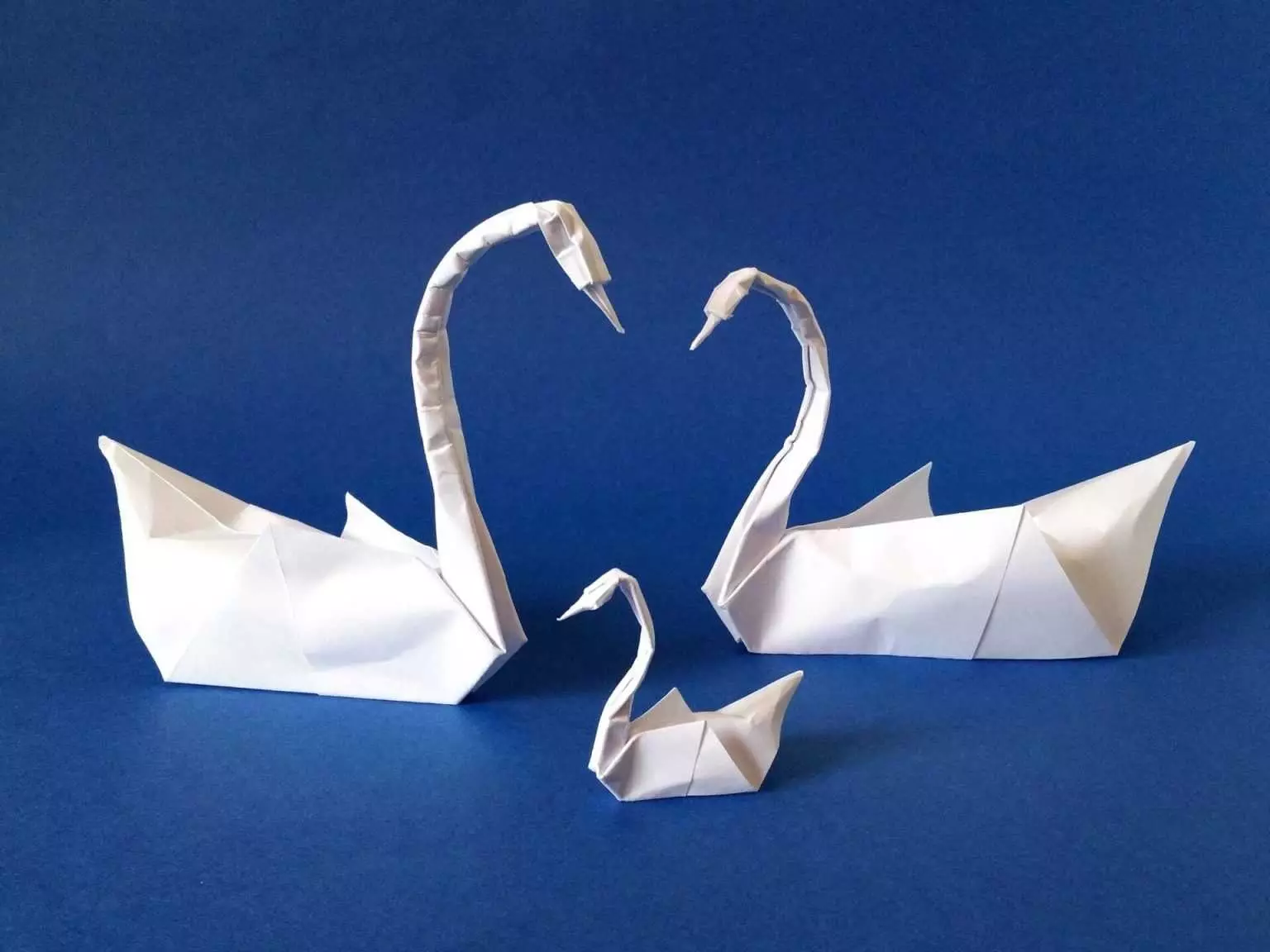 Dîroka Origami: derketina origami modula. Kî dipeyivî û di kîjan salê de? Kaxeza origami ji bo zarokên di cîhana nûjen de 27025_9