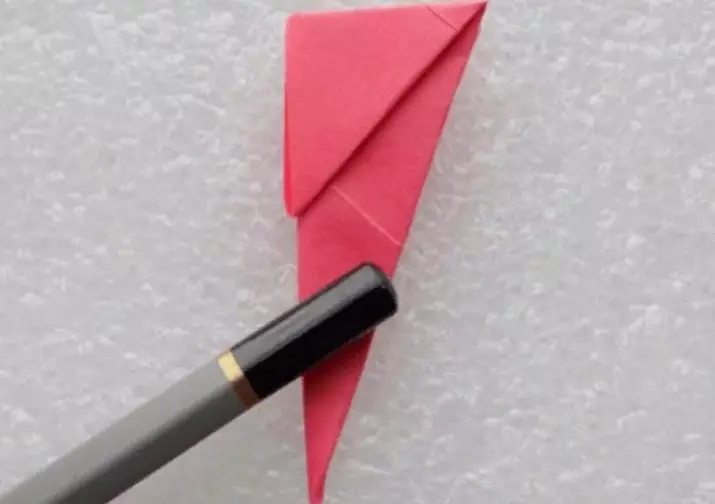 Origami «قۇياش»: بالىلار قەدەممۇ-قەدەم بىلەن بىللە توپلانغان باتۇر قەغەز. بۇ قولنى ئۆز قولىڭىزغا ئاساسەن مودېل ياساشنى قانداق قىلىش كېرەك? 27033_14