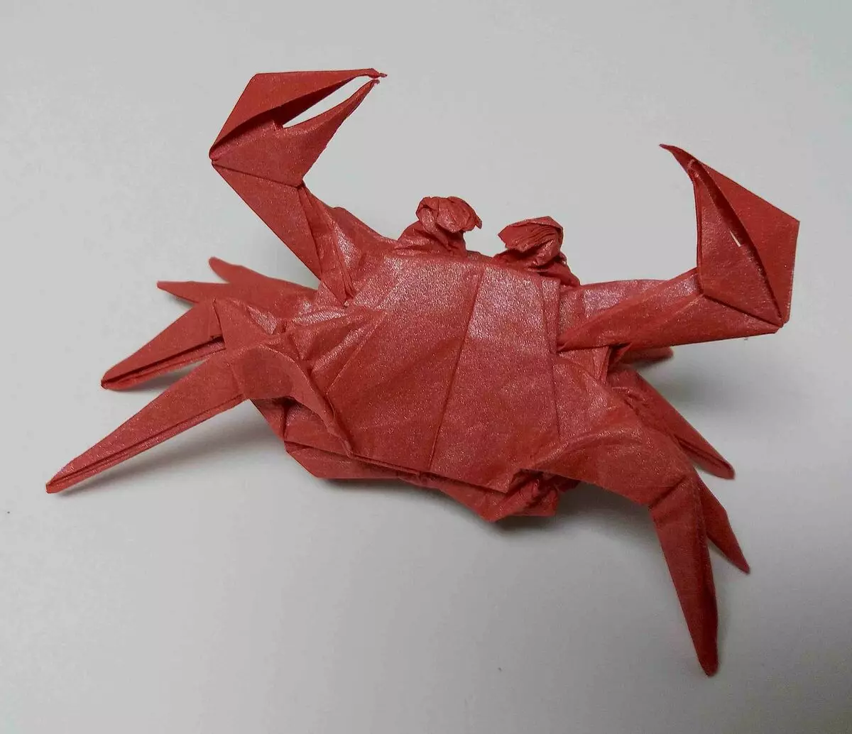 Оригами «Краб»: балалардың схемасына сәйкес қағаздан краб. Нұсқаулықтардың қадамдарында қарапайым крабты қалай жасауға болады? Модульдік краб Потпно 27036_21