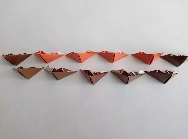 Орігамі «Краб»: крабик з паперу за схемою для дітей. Як зробити простого краба по покрокової інструкції початківцям? Модульний краб поетапно 27036_34