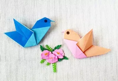 Origami จากกระดาษสำหรับเด็กอายุ 8-9 ปี: โครงร่างแสงแบบทีละขั้นตอนสำหรับเด็กผู้ชายและงานฝีมือสำหรับเด็กผู้หญิงด้วยมือของตัวเองความคิดที่เรียบง่ายสำหรับผู้เริ่มต้น 27047_25